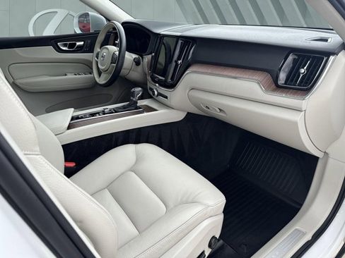 Used 2021 Volvo XC60 T5 Momentum w/ Protection Package FWD image 26