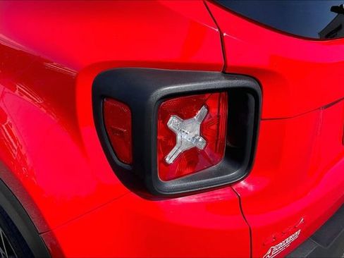 Used 2022 Jeep Renegade Latitude w/ Convenience Group AWD/4WD image 33