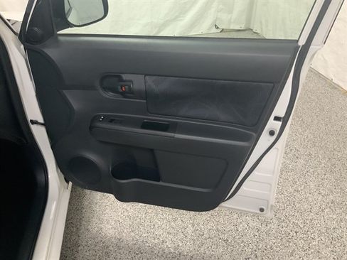 Used 2011 Scion xB FWD image 21