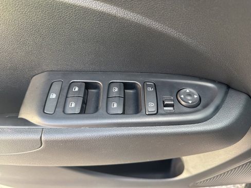 Used 2025 Hyundai Venue SEL image 33