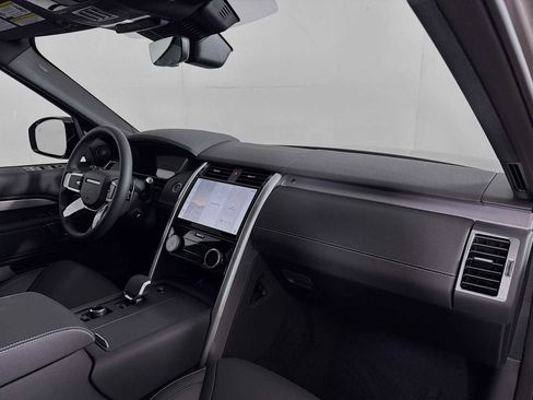 New 2025 Land Rover Discovery Dynamic SE image 28