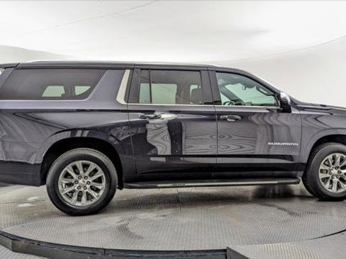 Used 2023 Chevrolet Suburban Premier image 9