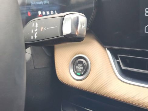 Used 2025 Chevrolet Equinox ACTIV w/ Safety and Technology Package FWD image 8
