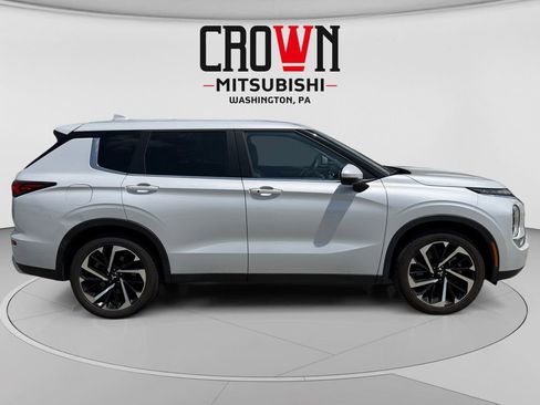 Used 2024 Mitsubishi Outlander AWD image 2
