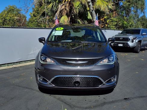 Used 2017 Chrysler Pacifica Touring-L Plus image 2