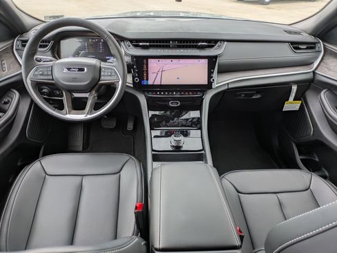 New 2026 Jeep Grand Cherokee Limited w/ Luxury Tech Group II RWD image 14