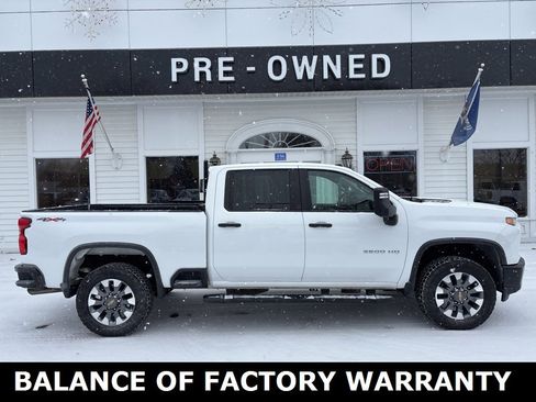 Used 2022 Chevrolet Silverado 2500 Custom w/ Custom Value Package image 4