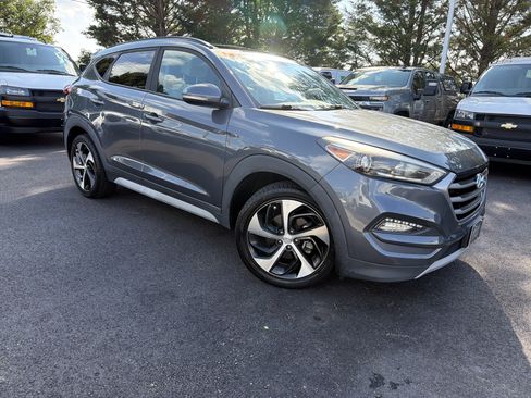 Used 2018 Hyundai Tucson Value w/ Cargo Package FWD image 2