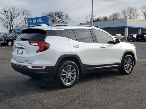 Used 2024 GMC Terrain SLT AWD/4WD image 3