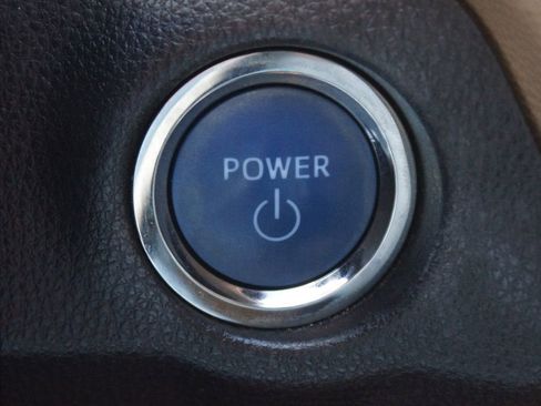 Used 2021 Toyota RAV4 Limited AWD/4WD image 10
