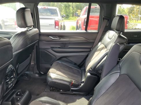 Used 2023 Jeep Grand Cherokee L Altitude image 30