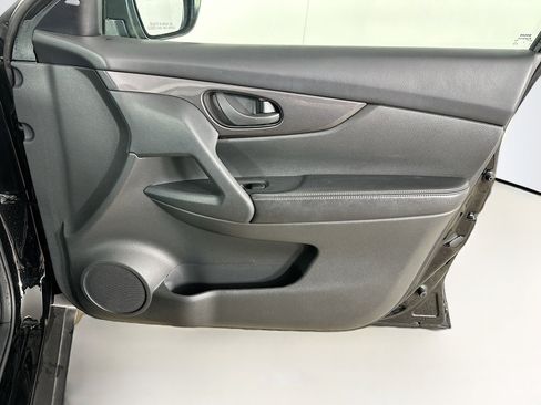 Used 2020 Nissan Rogue S image 30