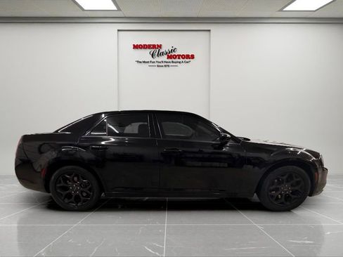 Used 2019 Chrysler 300 S AWD/4WD image 8
