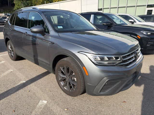 Used 2023 Volkswagen Tiguan SE w/ Panoramic Sunroof Package AWD/4WD image 6
