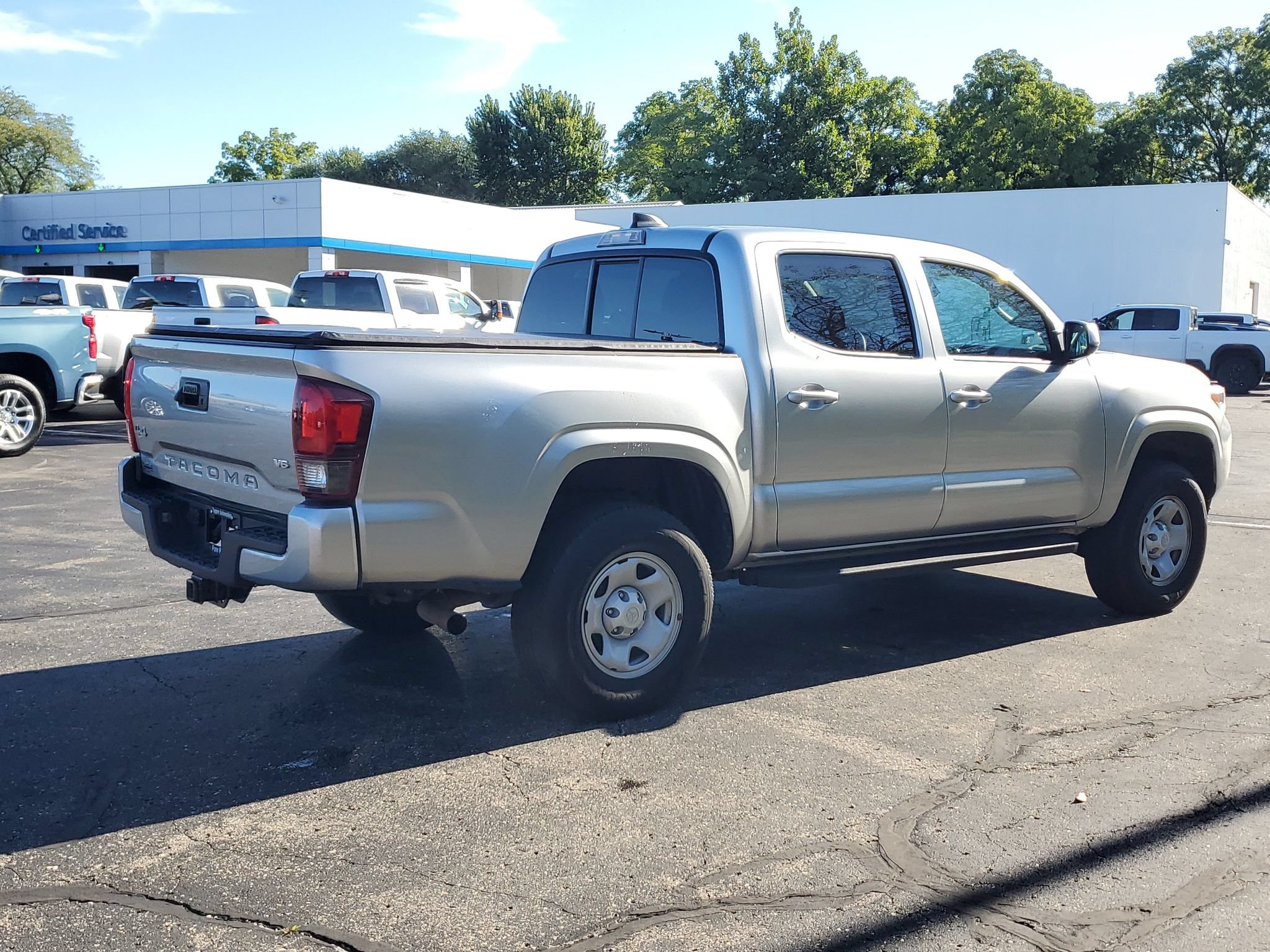 Used 2022 Toyota Tacoma SR AWD/4WD image 4