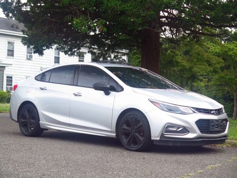 Used 2017 Chevrolet Cruze Premier FWD image 6