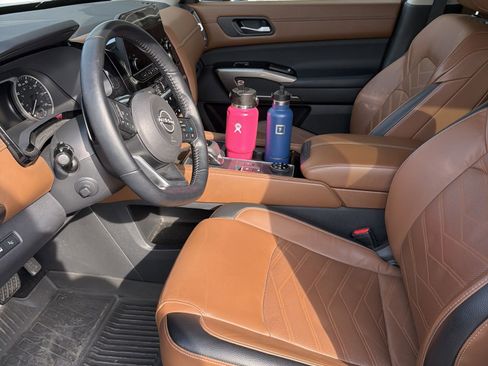 Used 2022 Nissan Pathfinder Platinum w/ Cargo Package image 12