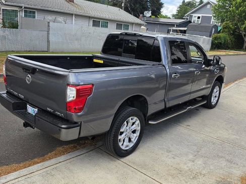 Used 2019 Nissan Titan SV w/ SV Convenience Package AWD/4WD image 5