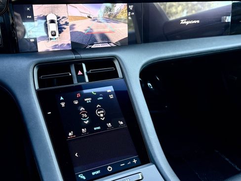 Used 2022 Porsche Taycan image 30