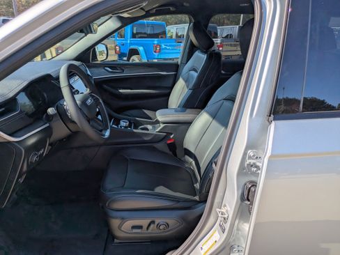 New 2025 Jeep Grand Cherokee L Limited image 7