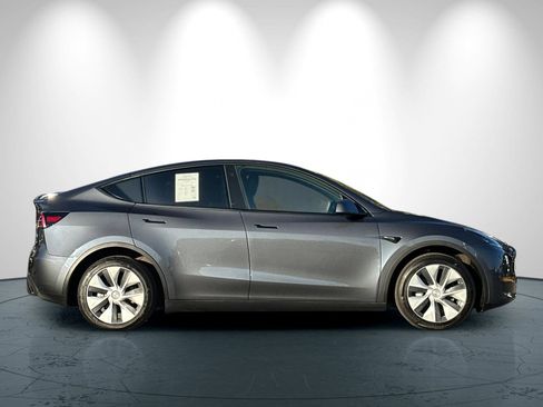 Used 2023 Tesla Model Y Long Range image 3