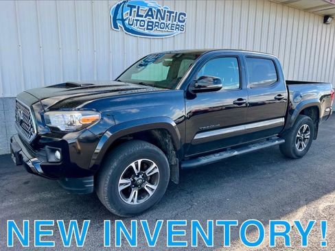 Used 2019 Toyota Tacoma TRD Sport image 1