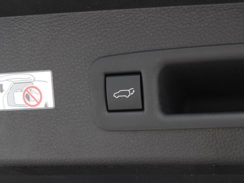 New 2026 Toyota Sienna LE AWD/4WD image 10