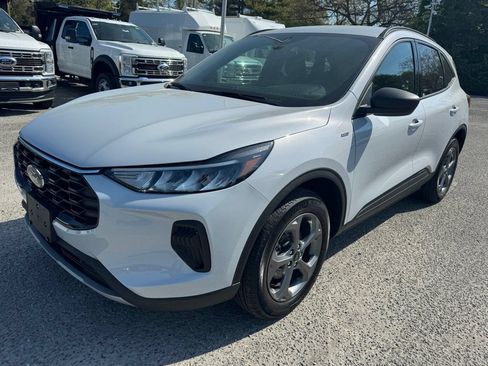 Certified 2025 Ford Escape ST-Line w/ Tech Pack #1 AWD/4WD image 3