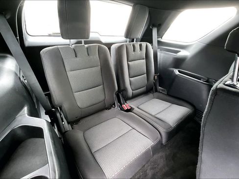 Used 2017 Ford Explorer XLT FWD image 28