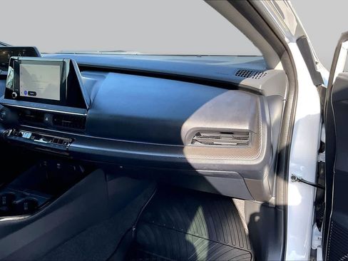 Certified 2026 Toyota Prius XLE FWD image 18