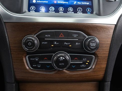 Used 2017 Chrysler 300 C Platinum w/ Safetytec Plus Group RWD image 34