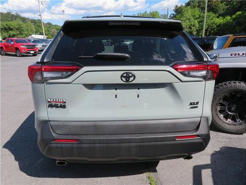 Used 2019 Toyota RAV4 XLE Premium w/ Cold Weather Package AWD/4WD image 19