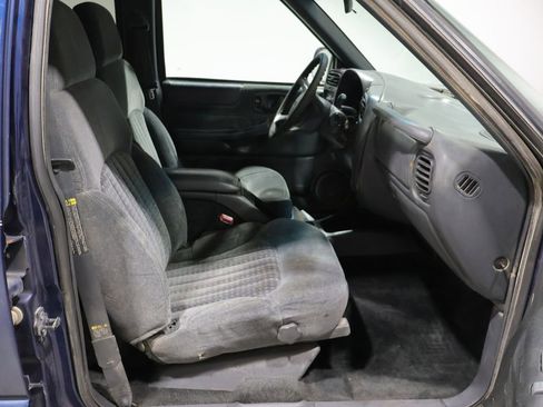Used 2000 Chevrolet Blazer LS w/ LS Preferred Equipment Group AWD/4WD image 22