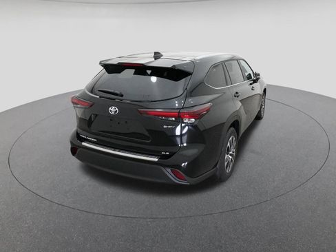 New 2026 Toyota Highlander XLE AWD/4WD image 8