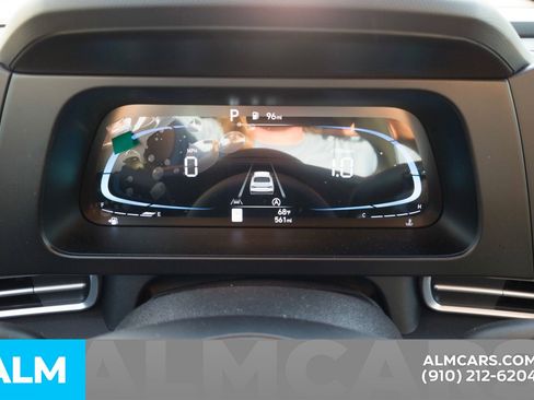 Used 2025 Hyundai Elantra SE image 13