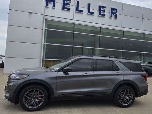 Used 2025 Ford Explorer ST-Line w/ Premium Package AWD/4WD image 3