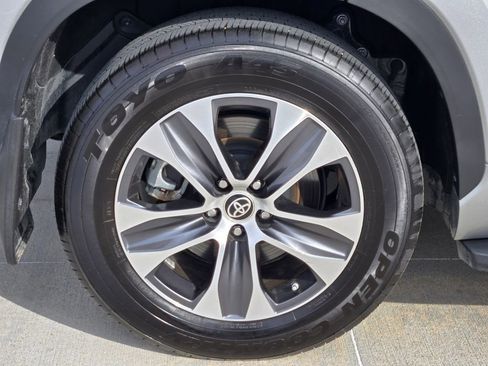 Used 2024 Toyota Highlander LE image 10