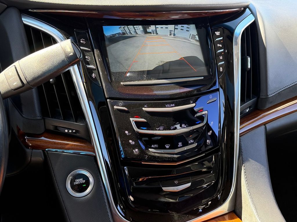 Used 2015 Cadillac Escalade Luxury AWD/4WD image 17