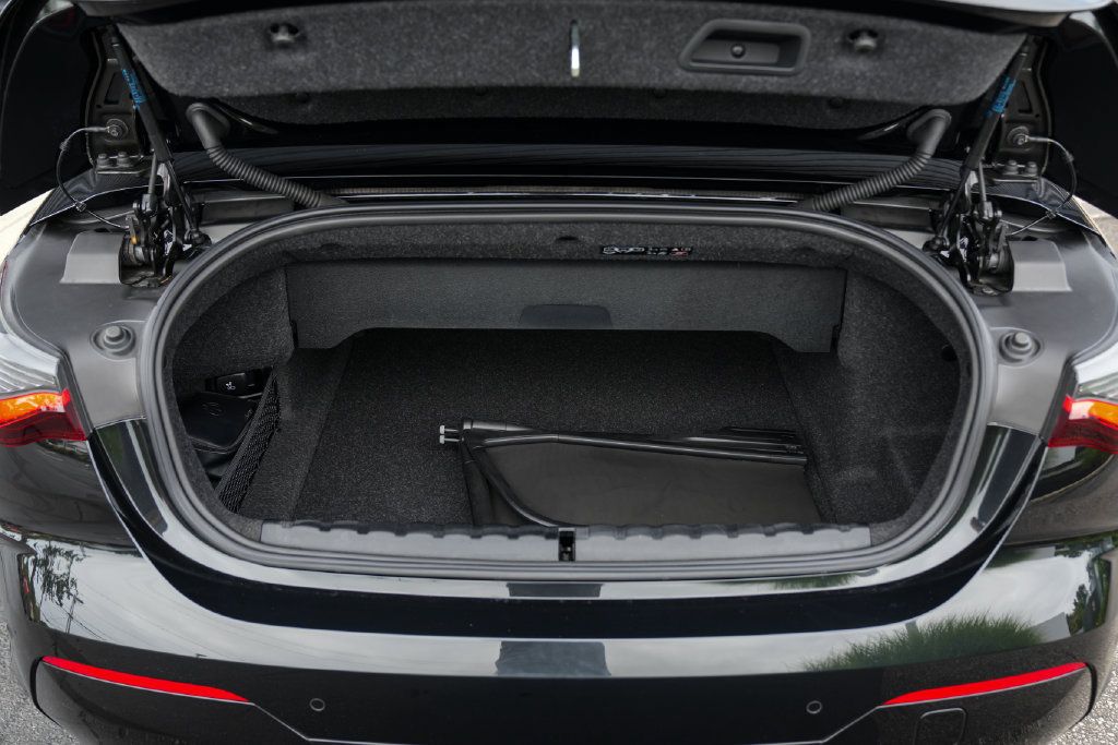Used 2024 BMW M440i Convertible RWD image 19