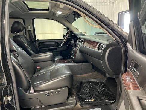 Used 2011 GMC Sierra 2500 Denali w/ Suspension Package, Off-Road AWD/4WD image 11