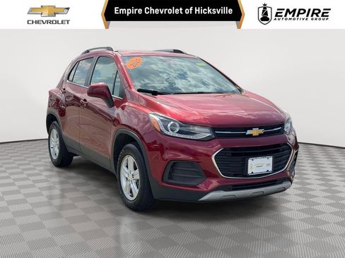 Used 2021 Chevrolet Trax LT w/ Driver Confidence Package AWD/4WD image 1