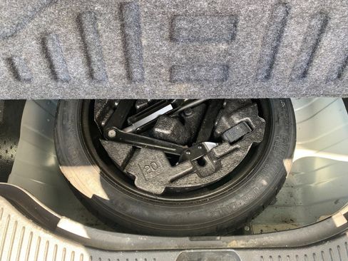 Used 2019 Chevrolet Trax LT w/ LT Convenience Package AWD/4WD image 10
