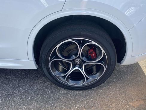 Used 2022 Alfa Romeo Stelvio Veloce image 22