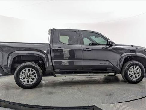 Used 2025 Toyota Tacoma SR5 RWD image 9