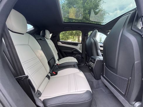 Used 2025 Porsche Cayenne S AWD/4WD image 19