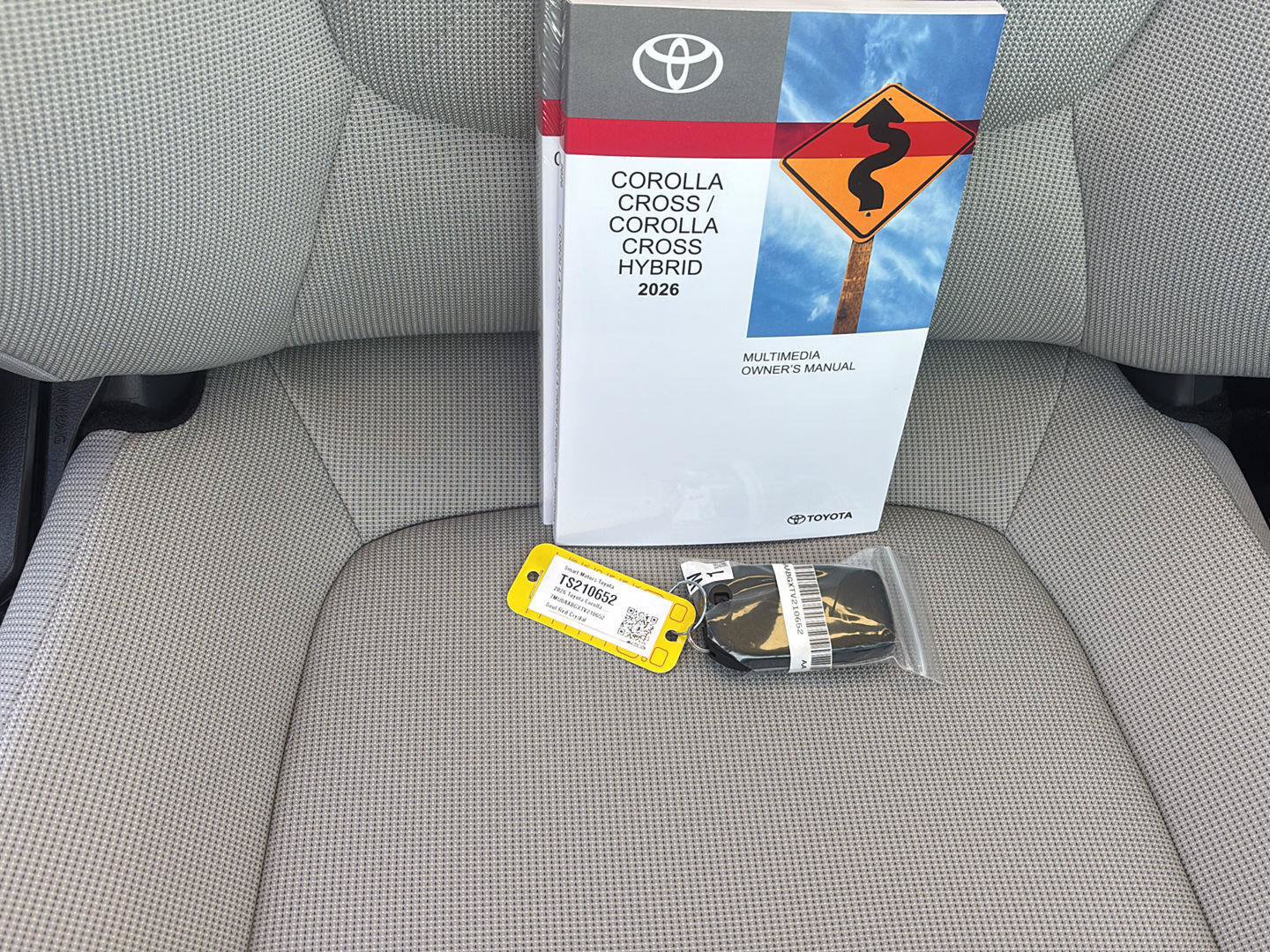 New 2026 Toyota Corolla Cross LE w/ Moonroof Package AWD/4WD image 40