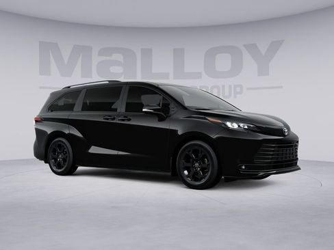 New 2026 Toyota Sienna XLE Woodland Edition AWD/4WD image 14