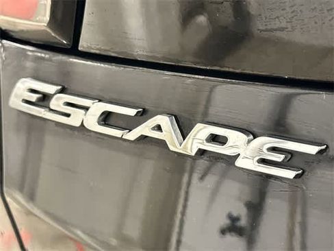 Used 2017 Ford Escape SE image 18