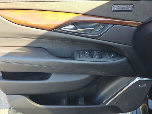 Used 2020 Cadillac Escalade ESV Luxury image 8