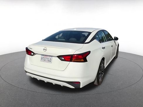 Used 2025 Nissan Altima 2.5 SV FWD image 15